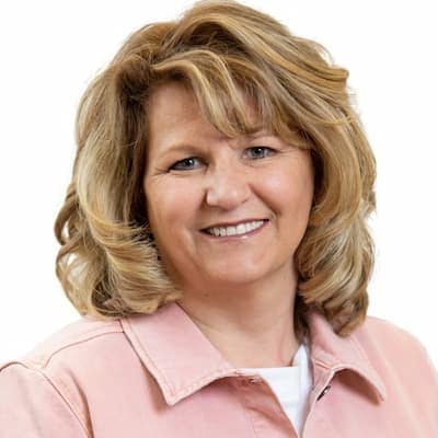 Portrait of Linda Anderson, financial expert at Preferred Rate.